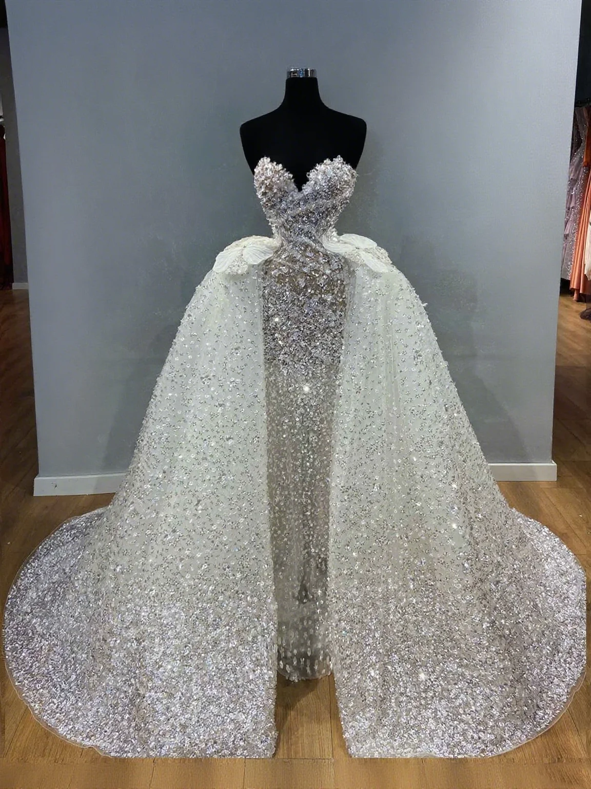 

Luxury Sweetheart Beading Sleeveless Detachable Bride Wedding Dresses Bridal Gowns Customized