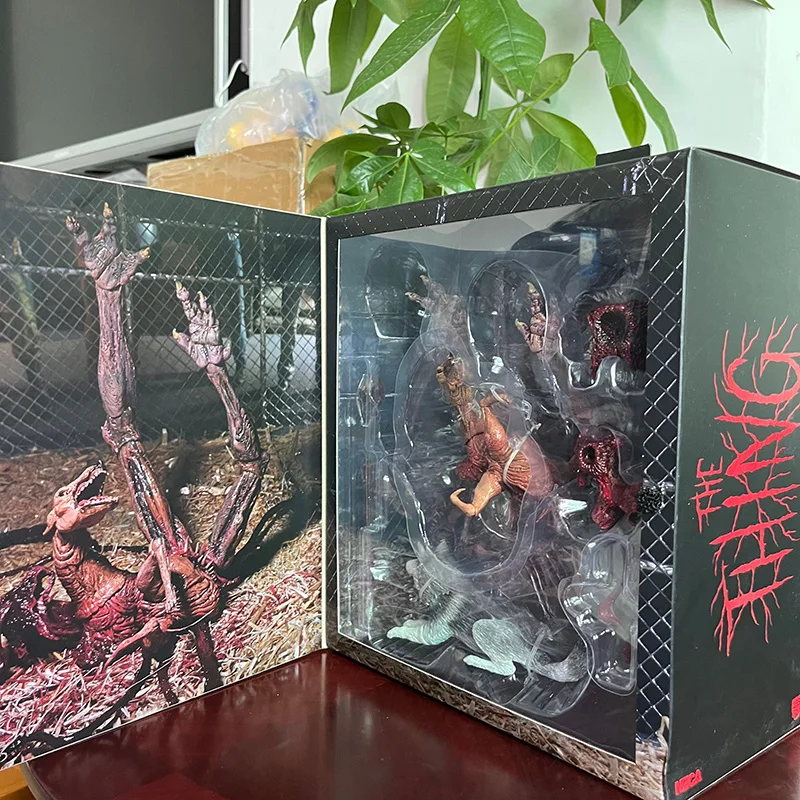 NECA Figure Collectible The Thing Deluxe Ultimate Dog Creature Scale Set Action Figure Predator Accessories Scale Figures Toys