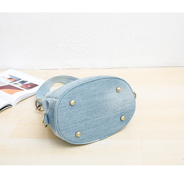 Borsa A Secchiello In Denim Con Frange Effetto Vissuto – Tracolla Regolabile E Coulisse In Metallo, Perfetta Per L'estate E Lo Shopping