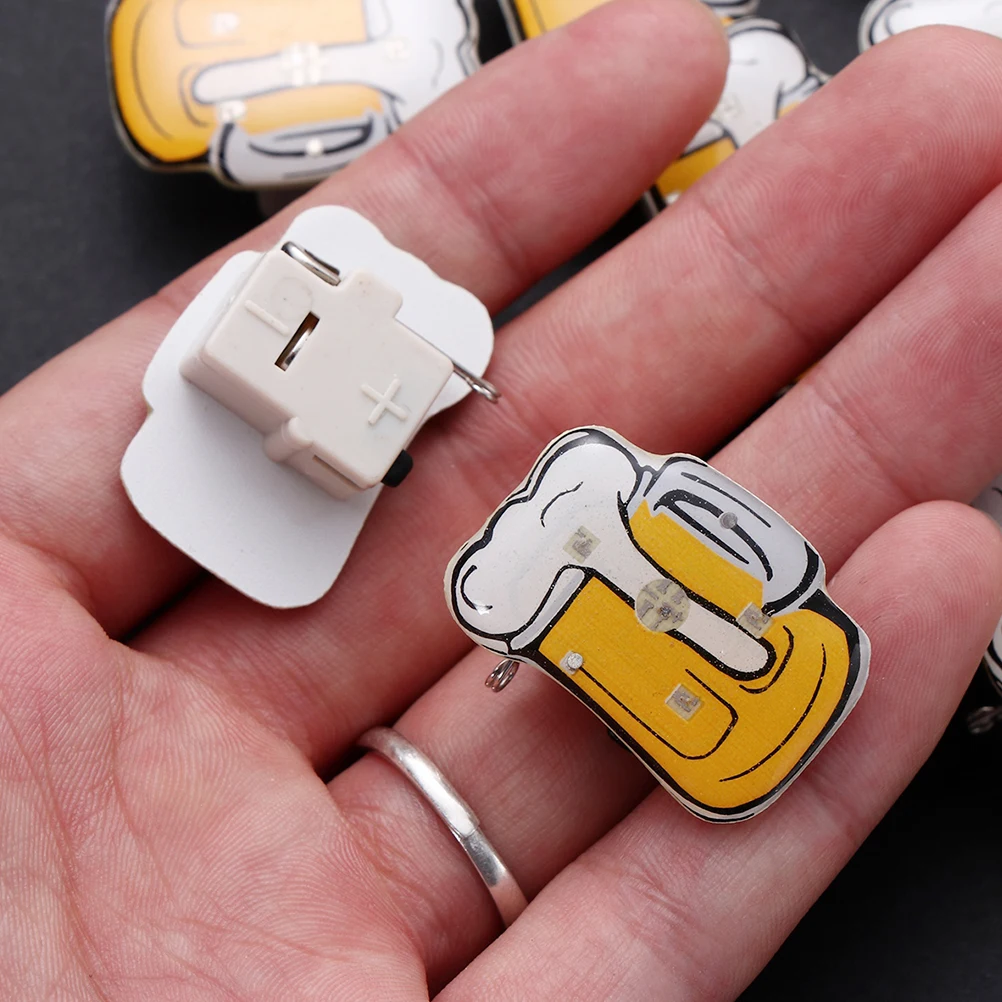 

24pcs Beer Led Brooch Flashing Light Party Bar Favors Durable Shining Beer Mug Brooch Pin Dark Gift Friends Random Color