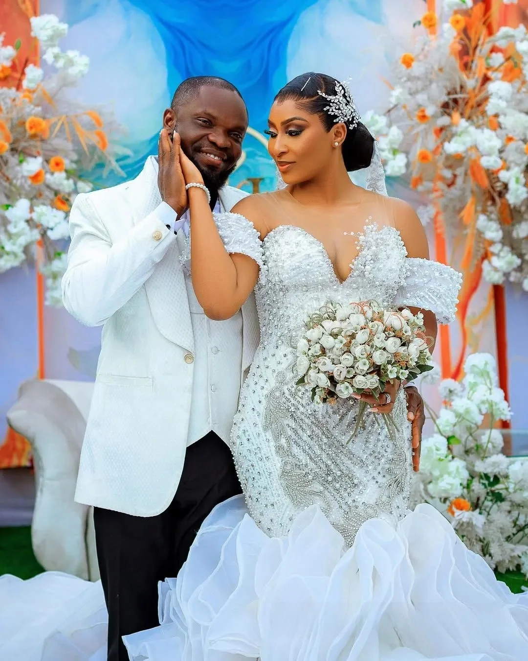 

Customized Plus Size Aso Ebi Wedding Dress Bridal Gowns For Bride Mermaid Sheer Neck Long Sleeves Illusion Beaded Lace Tiered