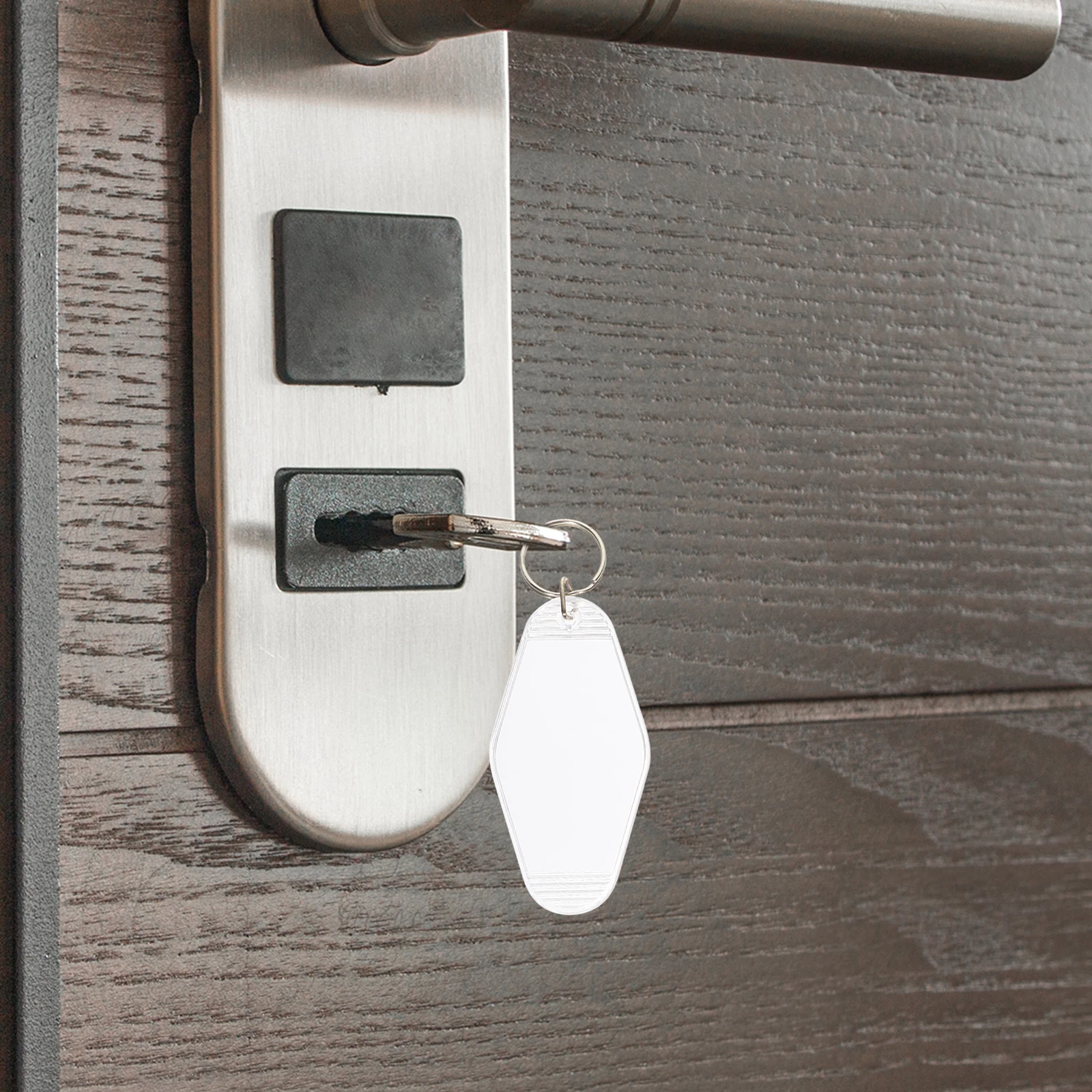 

10 pcs Retro Luggage Tags Keychain Labels Plastic Key Tags Hotel Suitcase Tag Split Ring Organizer Key Ring Tag Blank