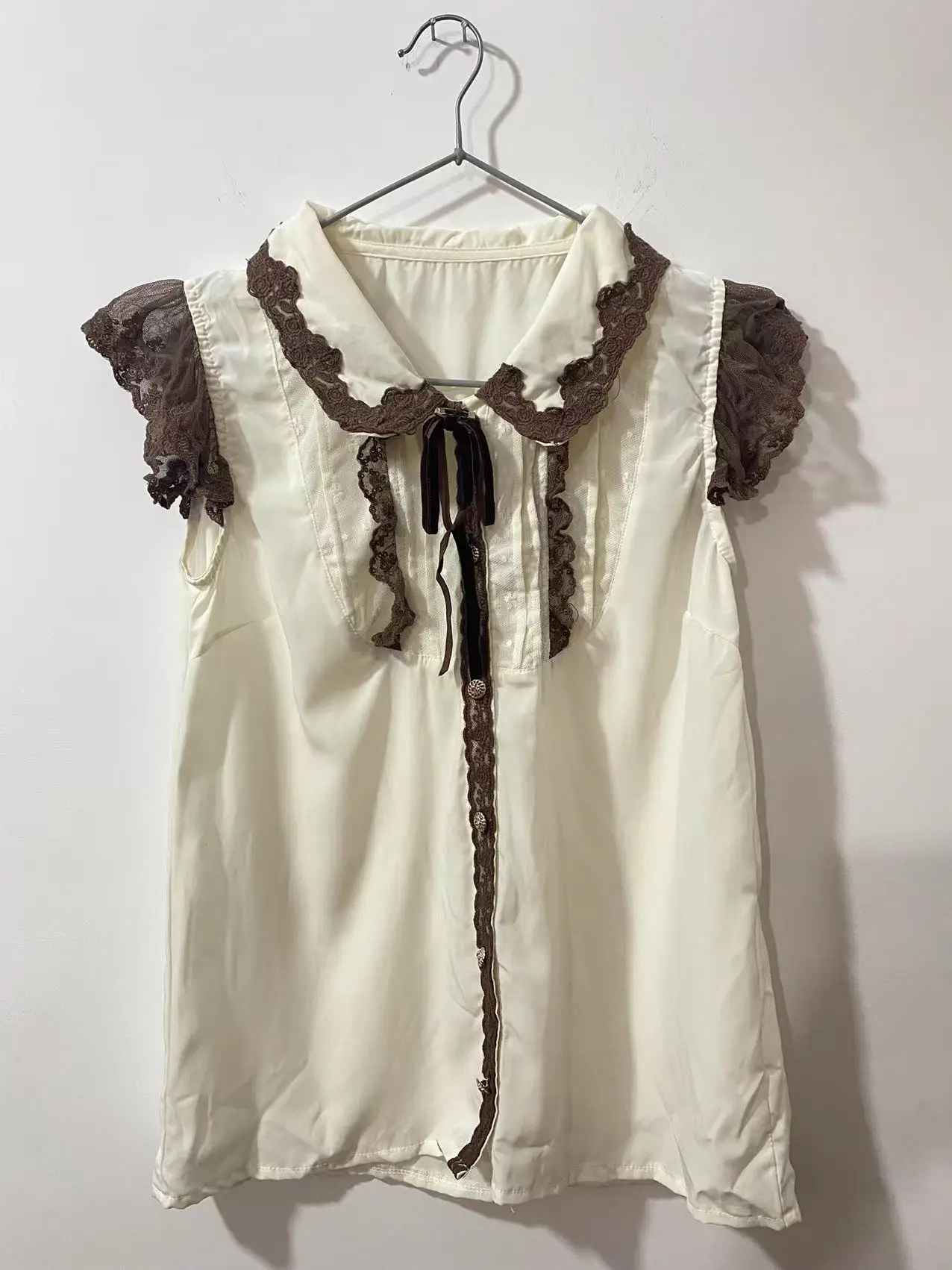Brown Lace Collar