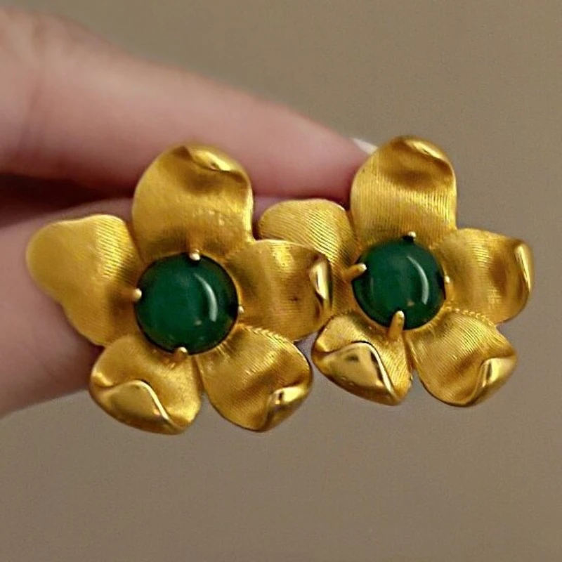 Vintage Unique Personality Metal Pearl Flowers Stud Earrings for Women Creative Exaggeration Versatile Commuting Daily Jewelry