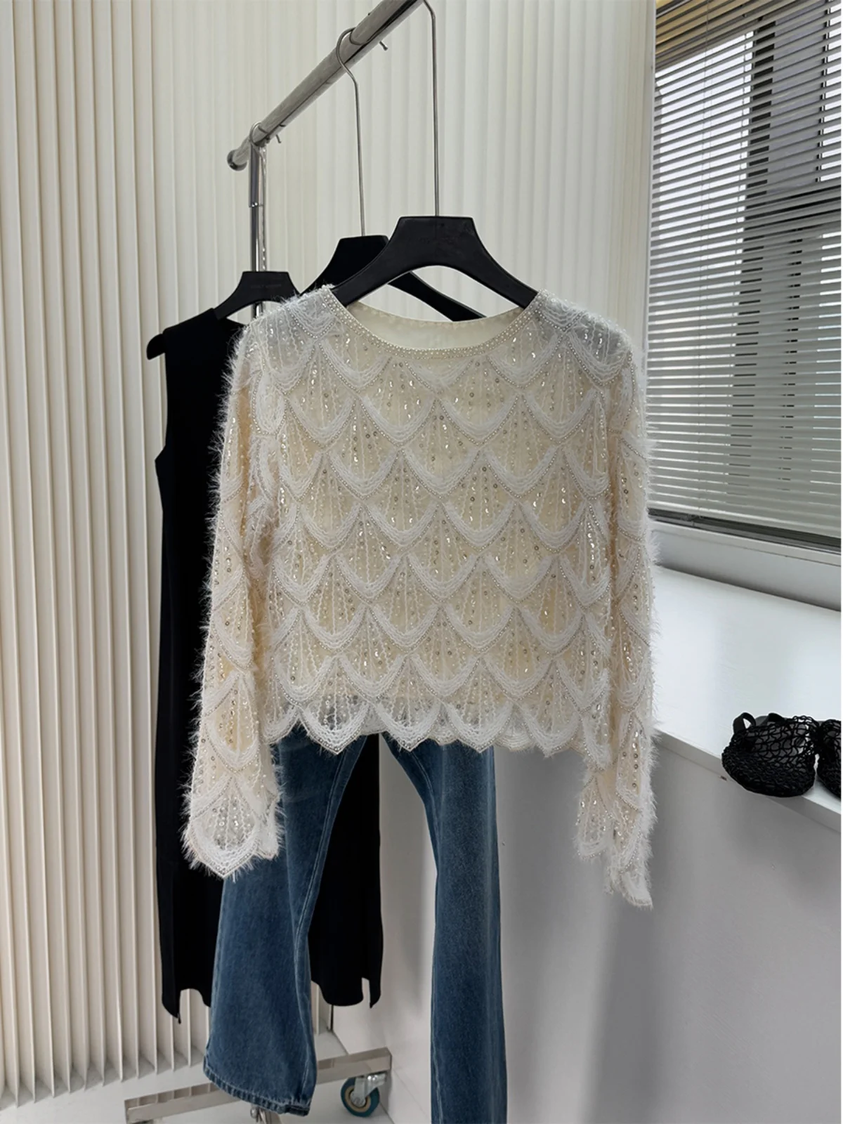 스팽글 페르시 디자이너 로맨틱 물결 모양의 가장자리 느슨한 짧은 스웨터 탑 여성 하이 엔드 연예인 중공 긴 소매 니트 점퍼