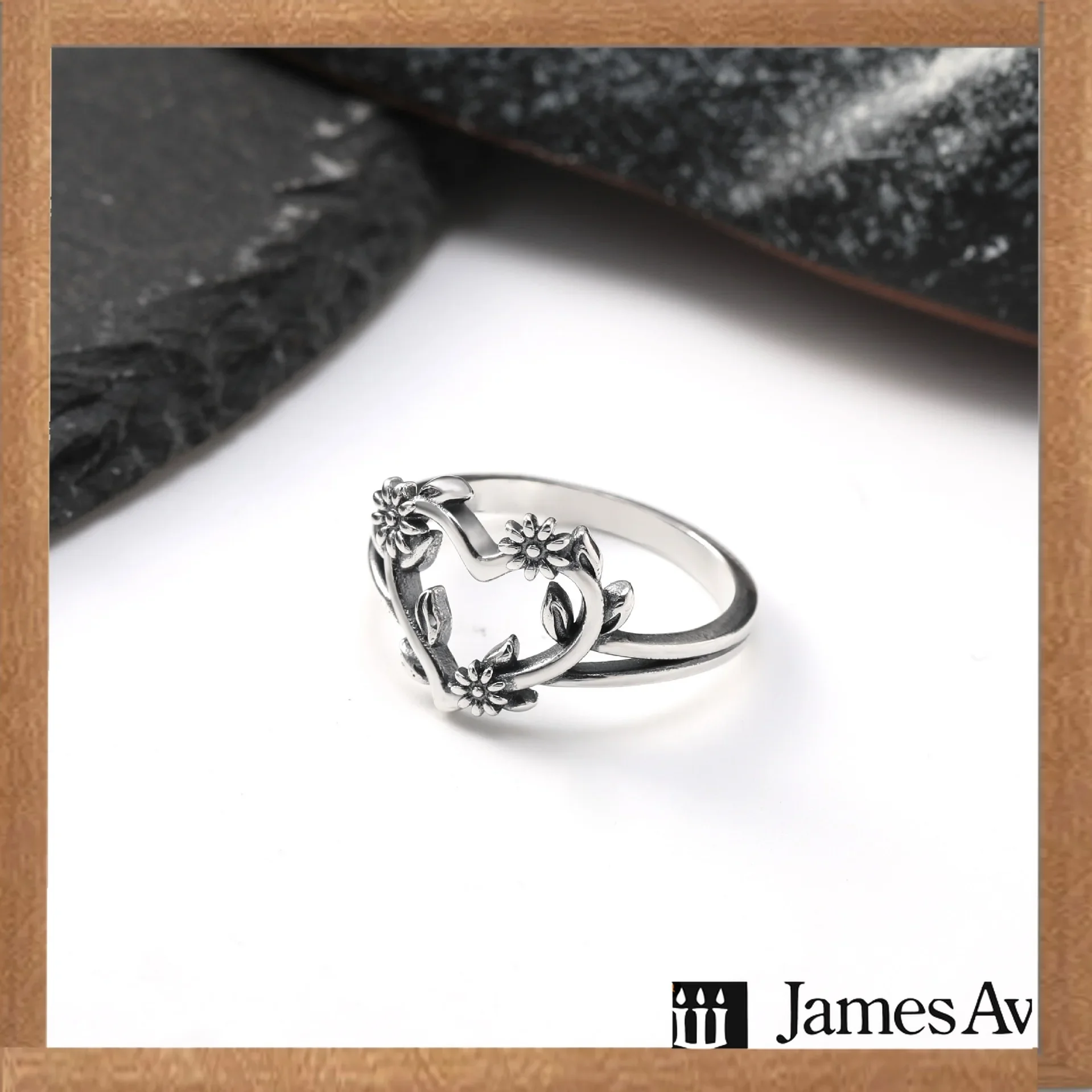 2027 S925 Silver Hollow Heart Floral Vine Finger Ring Retro Oxidized Tone Embossed Daisy and Leaf Motif Split Double Band Design Elegant Stackable Wearable Jewelry for Everyday Matching Outfits