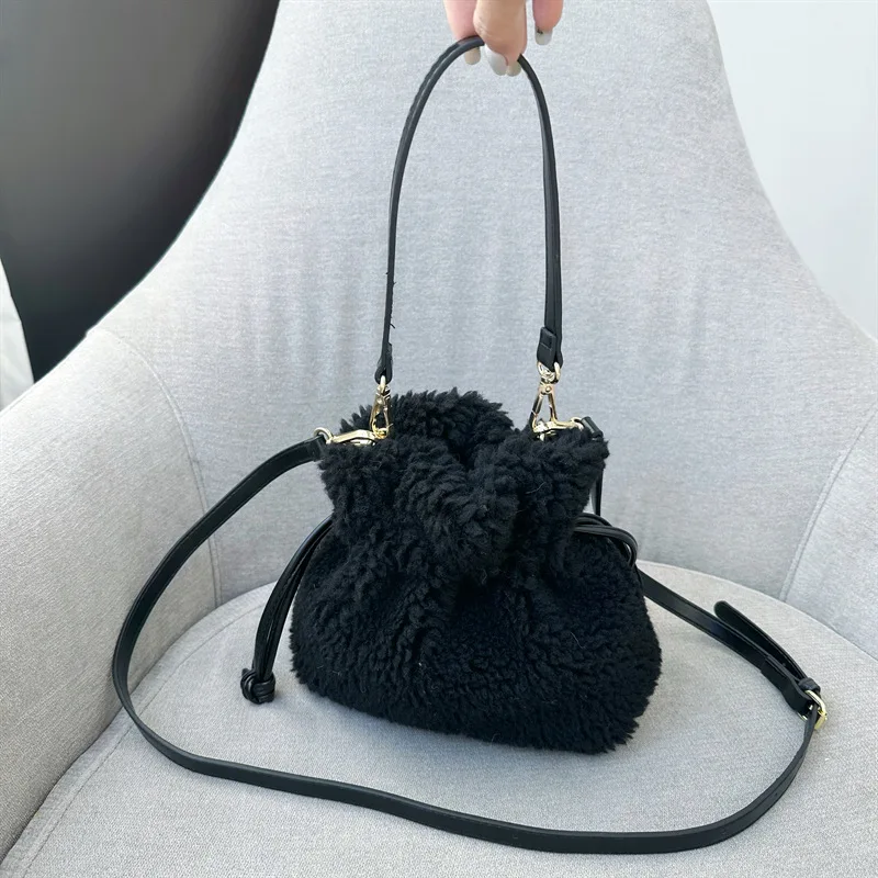 

Winter Furry Women'S Bag For Woman Bags Fuax Wool Bag Luxury Handbag Designers Women'S Shoulder Bags Trend 2025 Luxury Bags