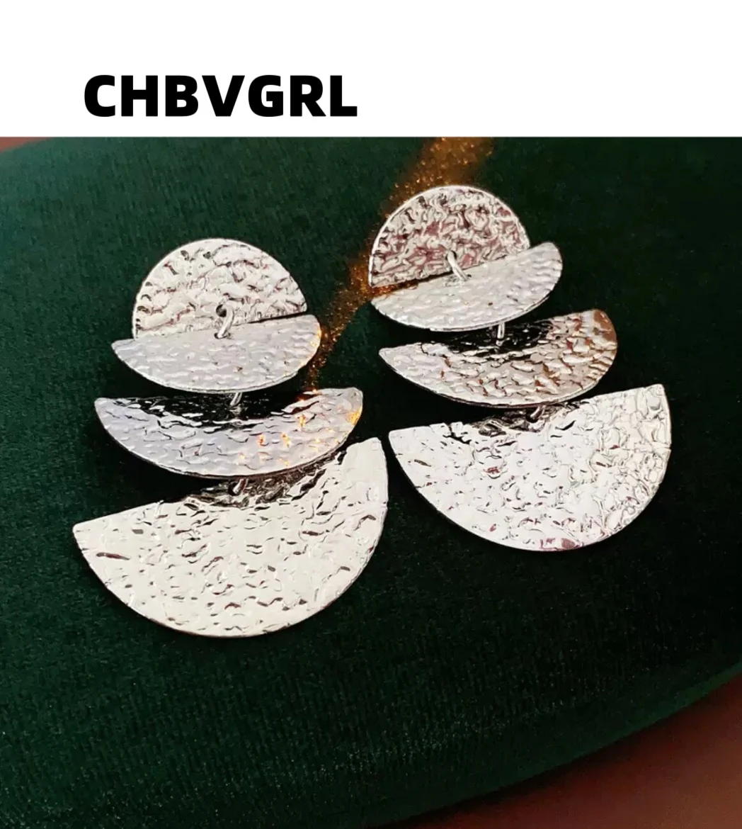 

European and American hot-selling fringe earrings, fashionable and exaggerated ear ornaments, luxurious and high-end feeling.