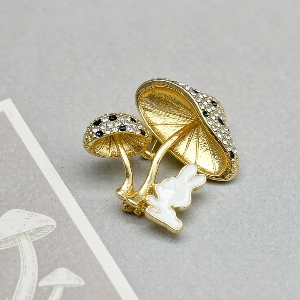 2026 Metal Badge for Shoe Uppers, Bag Accessories, Metal Lapel Pin, Unique Snap Button, Distinctive Anti-Exposure Brooch, Decorative Buckle, Scarf Buckle, Christmas Holiday, Versatile, Suit Lapel Pin, Elegant, Business Banquet Brooch, Ins Style, Anti-Exposure Accessory, Minimalist, French Style, Niche