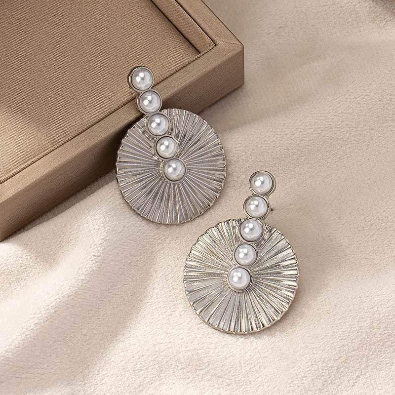 Alloy Electroplating Trend Earrings for Women Geometry Advanced Sense Inlaid with Pearl Round Shape Vintage Piercing Jewellery image 4
