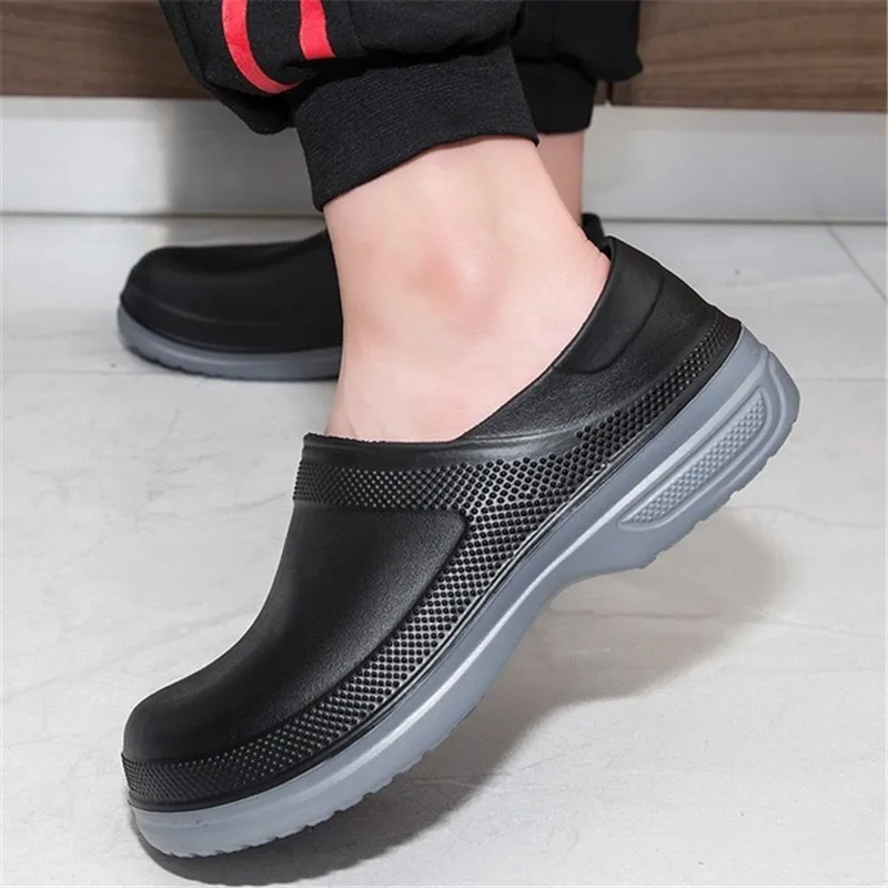 Hotel Kitchen Clogs Non-slip Waterproof Oil-proof Work Shoes Breathable Resistant Kitchen Cook Chef Shoes Plus Size sandals men