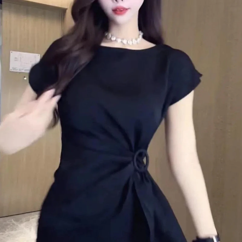 เสื้อผ้าสตรี2024เสื้อสวมหัวคอกลมแขนสั้นไม่สม่ำเสมอทรงหลวมมีสไตล์เสื้อลดอายุพิมพ์ลายเข้าได้กับทุกชุดฤดูร้อน