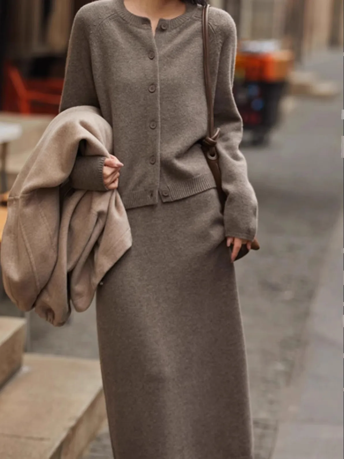 الشعور بالصف! مزاجه جولة الرقبة 100 الكشمير الخالص متماسكة سترة دعوى المرأة فضفاضة أسفل سترة معطف