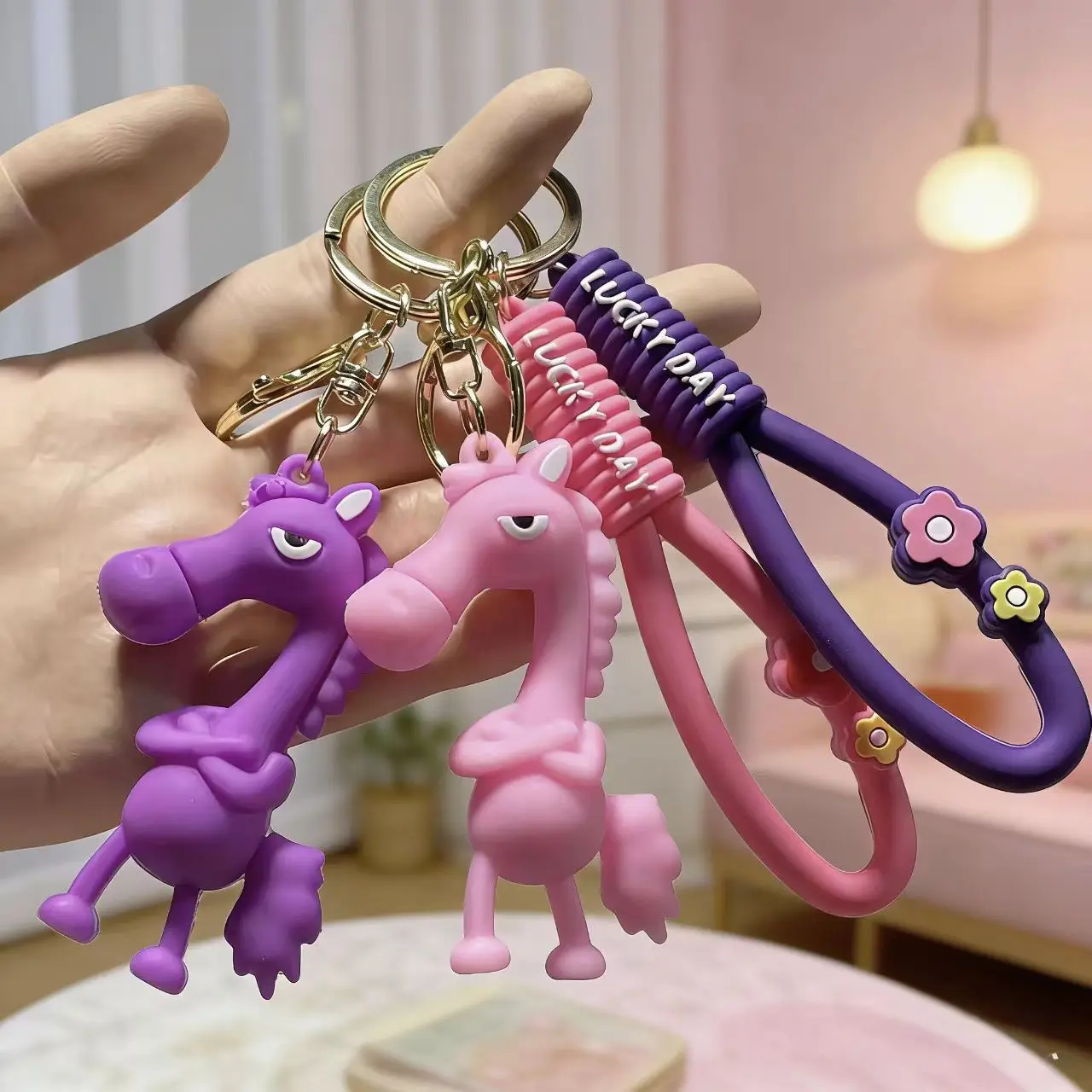

Новинка 2026: Милый черный брелок-подвеска в виде пони, креативный трендовый аксессуар для сумки, подарок, брелок для ключей