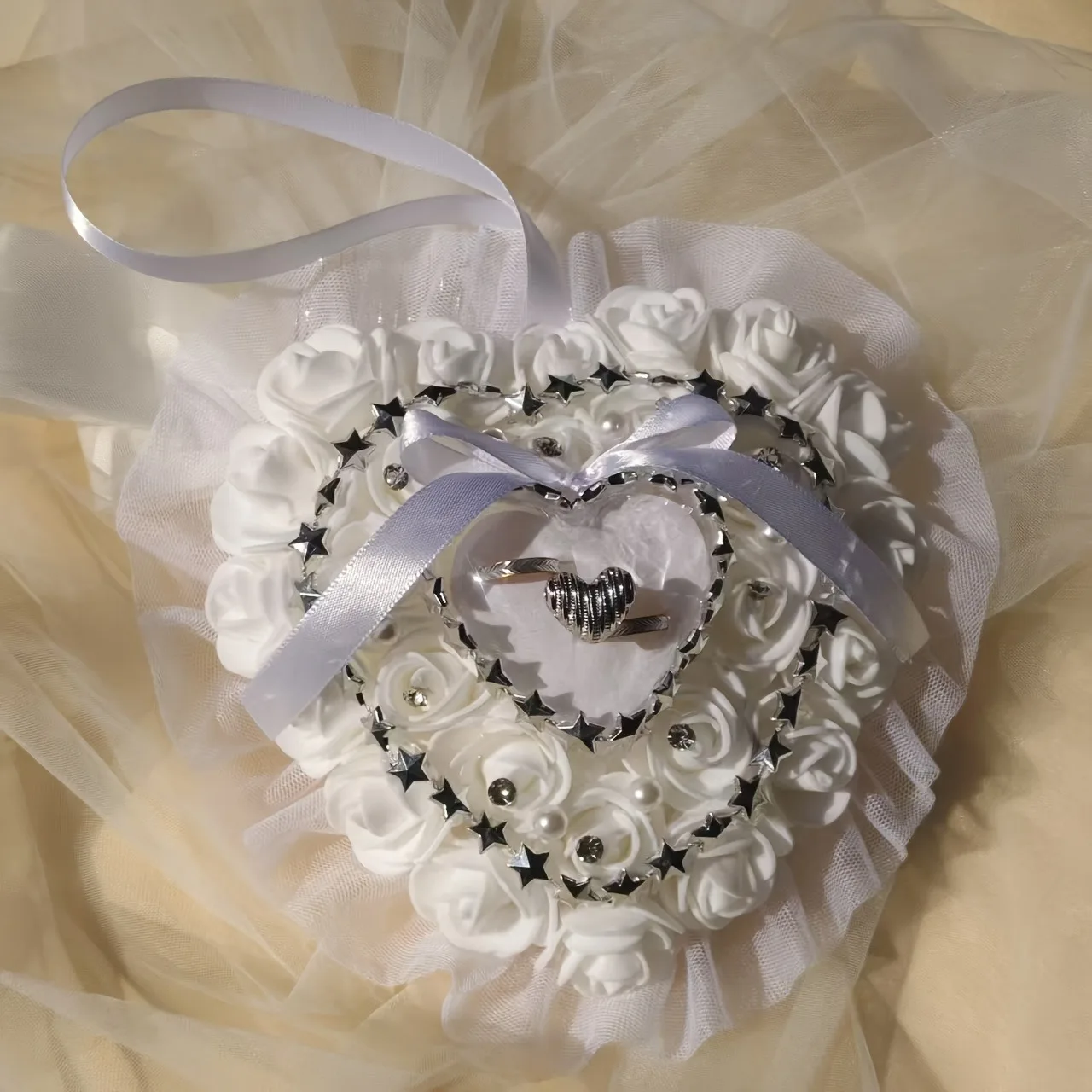 Europees retro trouwringkussen met sterdecoratie, elegant en genereus, geschikt voor het verwisselen van trouwringen