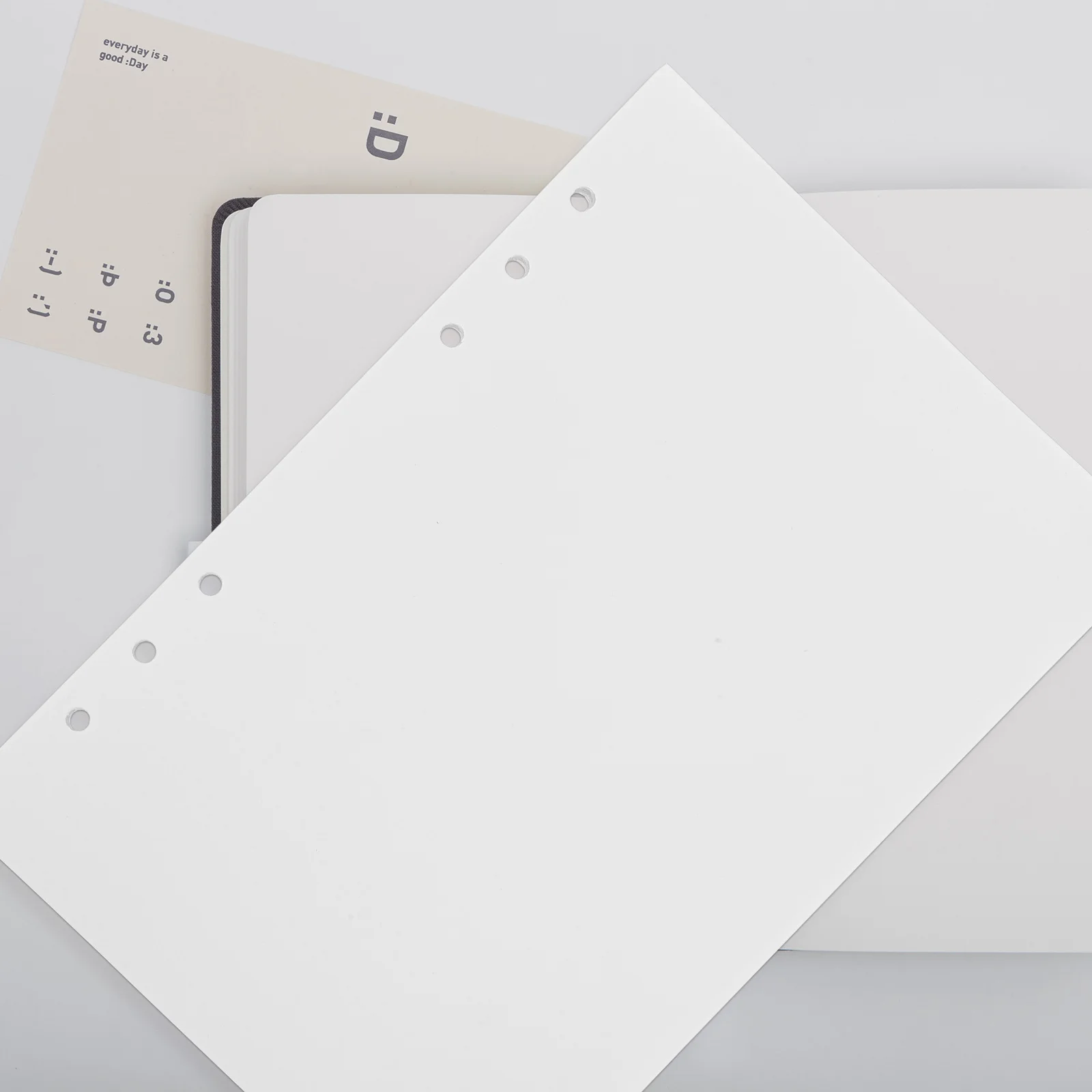 80 ورقة مخططة مقاس A5 لإعادة تعبئة الورق ذات سطح أملس ورسم مناسب للطلاب للاستخدام اليومي والسفر 6 فتحات عبوات الورق #2