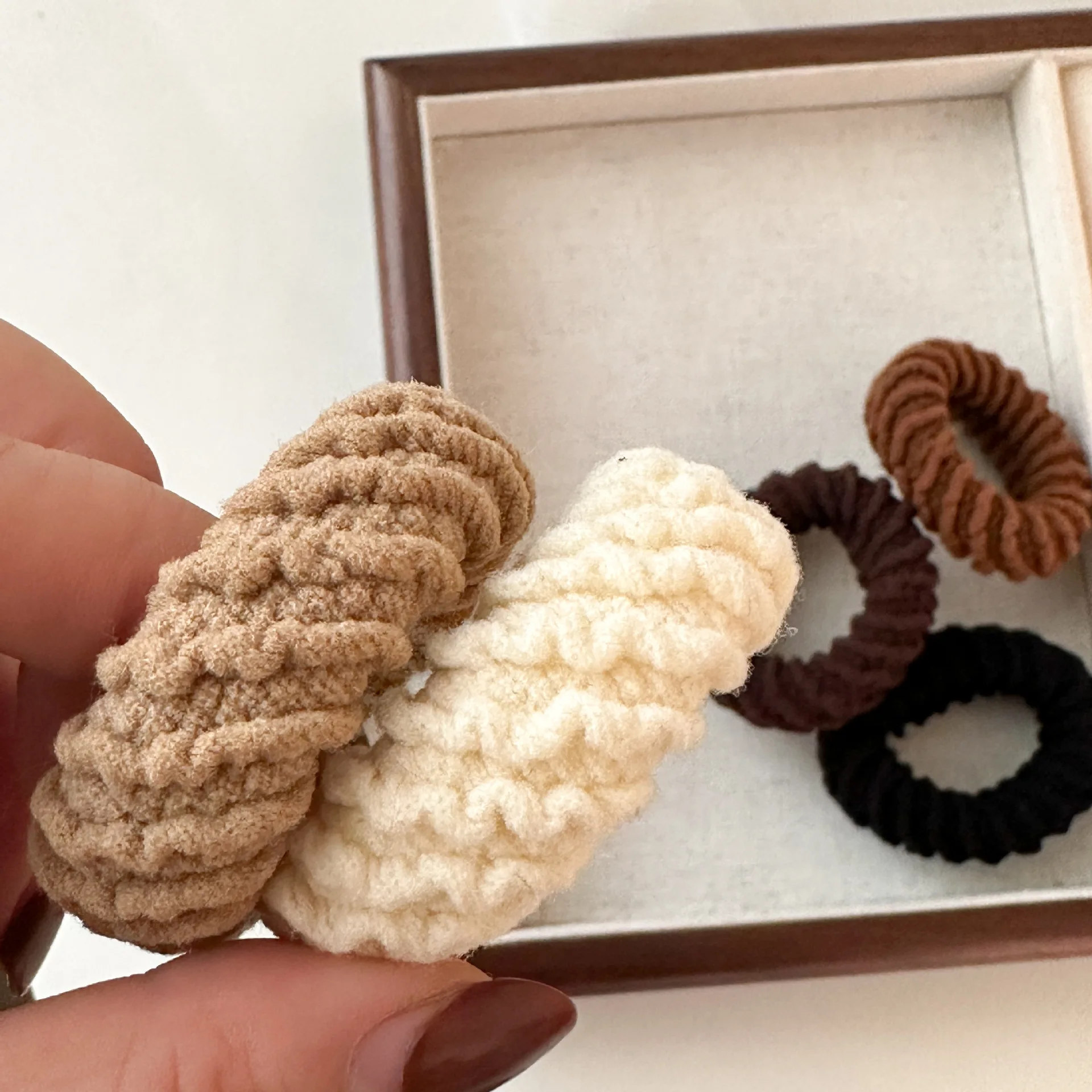 シームレステリーヘアタイ 高弾性 滑り止めシュシュ 女性用 厚いポニーテール用