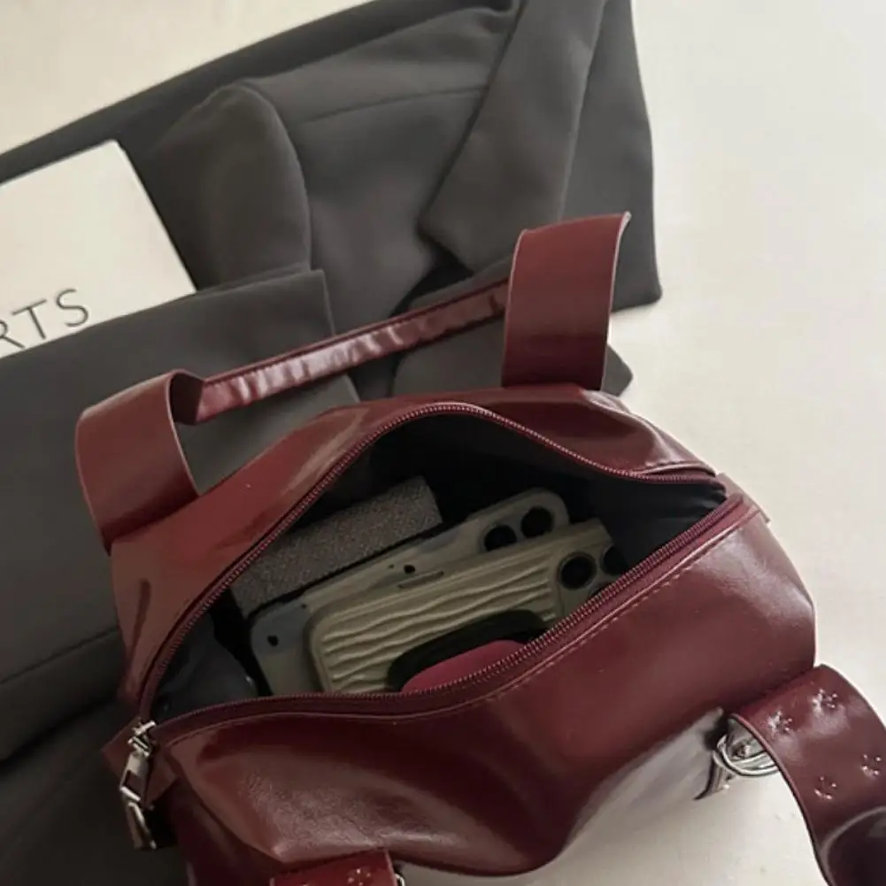 Y2K Punk Handtasche mit Nieten für Damen, aus Kunstleder, große Kapazität, Schultertasche, Vintage-Mode, Boston-Tasche, Umhängetasche für den täglichen Gebrauch. – Detail 27