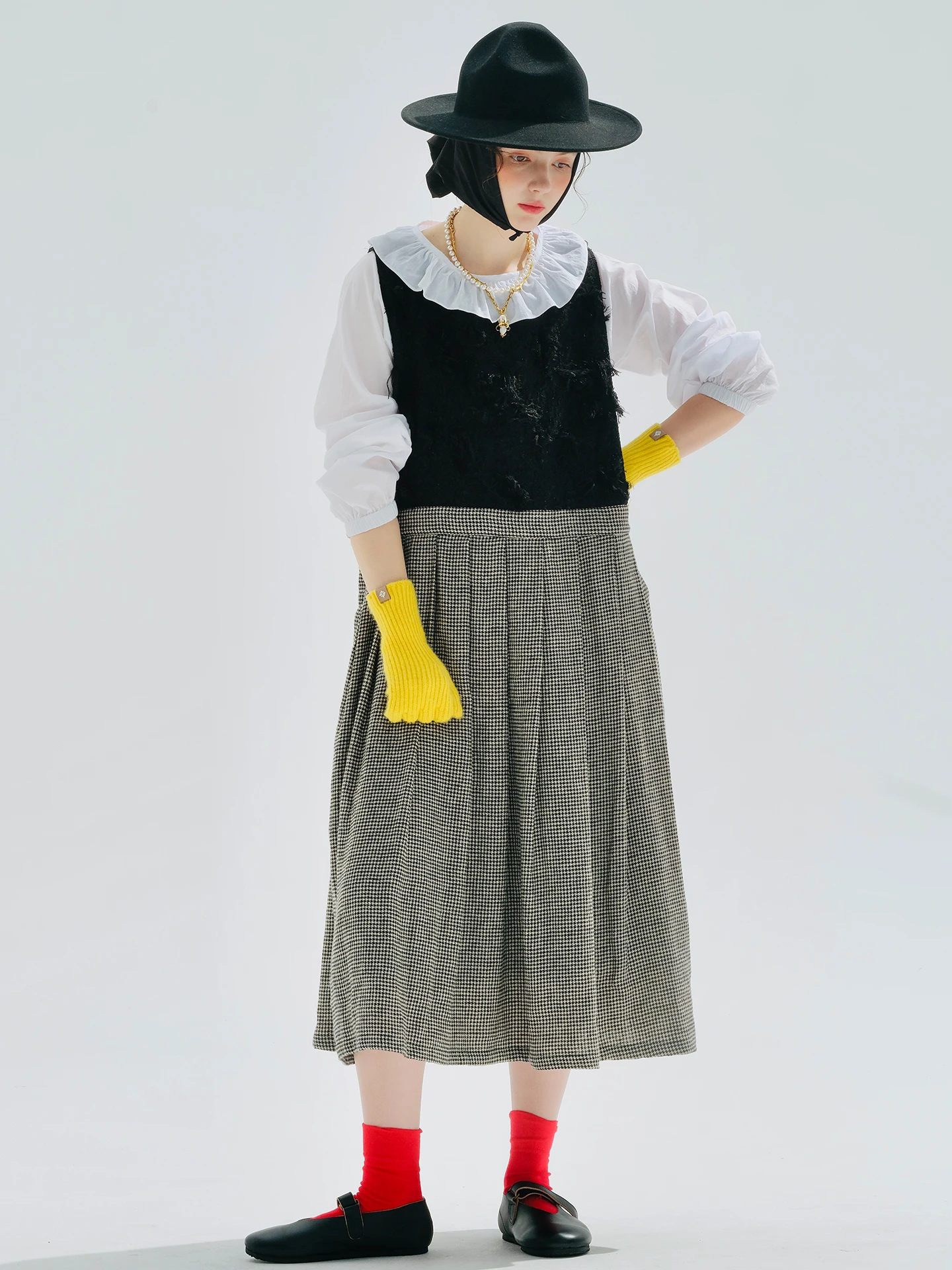 Czarna sukienka bez rękawów w stylu vintage z wzorem w kratę Świetna na randki kawowe Super stylowa 255189