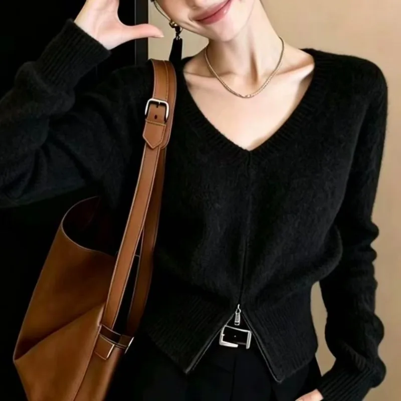 Women's V Neck Half Zip Knit Sweater Light Mature Style Slim Casual Commute Long Sleeve Top
