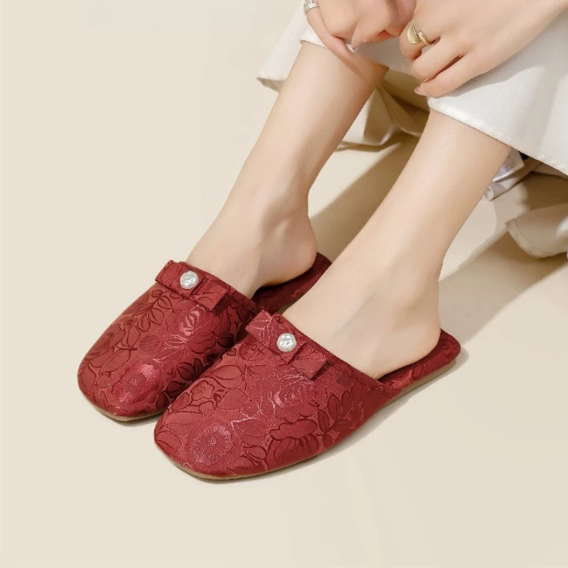 Fashion String Bead Bow Decoration Slippers Women Elegant Round Toe Rose Totem Designer Shoes Comfort Lightweight Home Slippers
