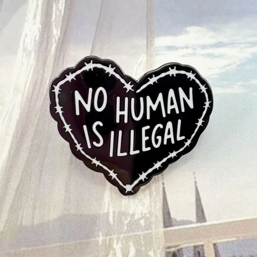 No Human Is Illegal Emaille Pin Anti Rassismus Motivation Immigration und Menschenrechte Gesetz Revers Brosche Zubehör