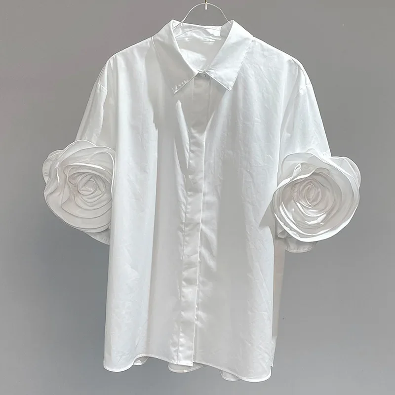 

Design sense flower white short sleeved shirt for women's niche 2024 spring/summer new shirt workplace top