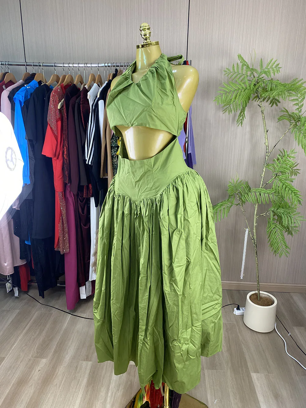 New Plus-Size Sleeveless Halter-Neck Cut-Out High-Waist Maxi Dress with Flared Skirt-GZXX1099