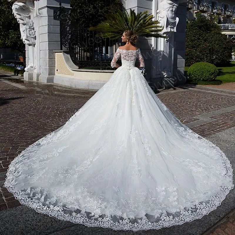 Customized Ashley Carol Ball Gown Wedding Dresses Boat Neck With Jacket Luxury Chapel Train Vintage Lace Princess Bridal Gowns