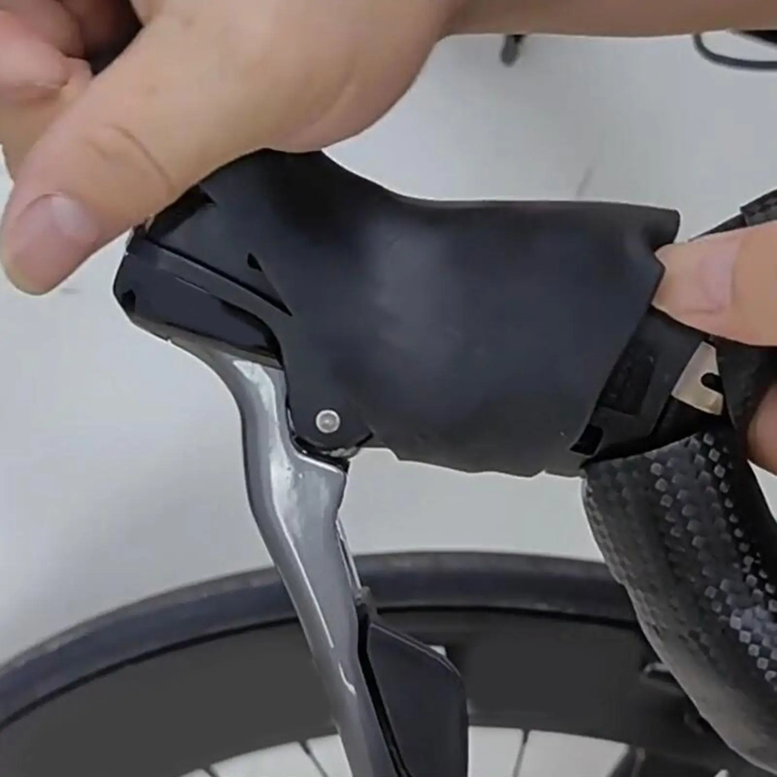 

Silicone Handlebar Brake Hood Covers Comfortable Grip Protector Shifter Lever Sleeves for Road Bike Gears