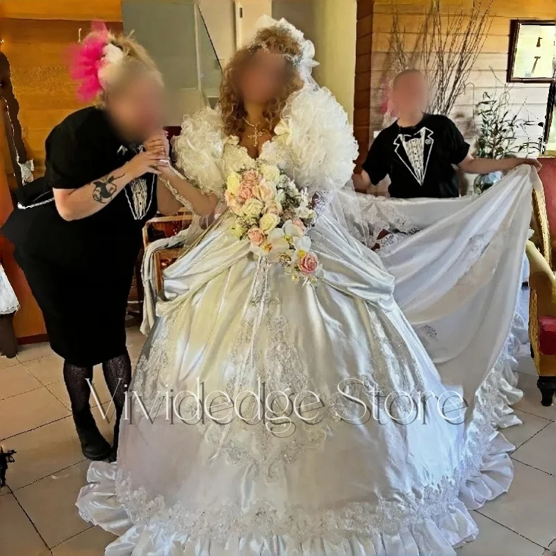 White Vintage Gorgeous Princess Style Wedding Dress V Neck Bubble Ruffled Sleeve Beaded Ruffled Trailing Bridal Gown Customized