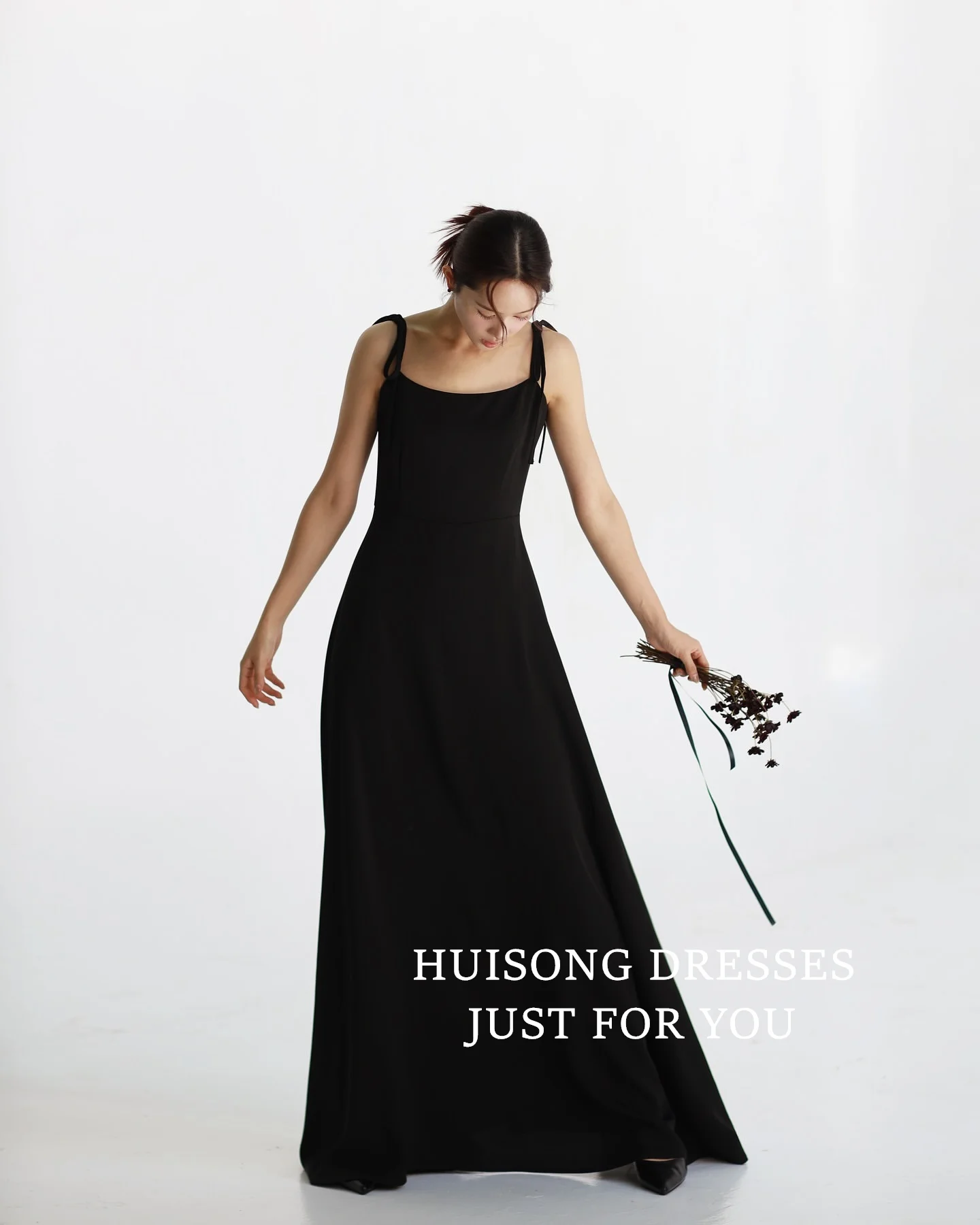 

HUISONG Customized Black Satin Korean Wedding Dress 프롬드레스 A-Line Spaghetti Straps Bridal Gown Korea Wedding Photo Shoot Dresses
