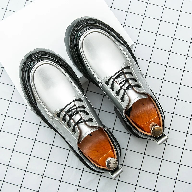 الرجال الصيف جديد جولة تو سطح مشرق أحذية من الجلد الزفاف رفقاء أحذية الأعمال الرسمية النمط البريطاني الانزلاق على المتسكعون