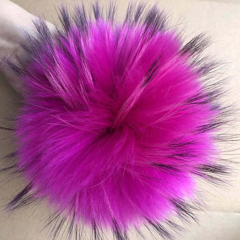 2 Stück/Los Großhandel 13cm und 15cm Naturfarbene Pompons aus echtem Waschbär- und Weißfuchs-Fell für warme gestrickte Winterkleidung – Detail 2