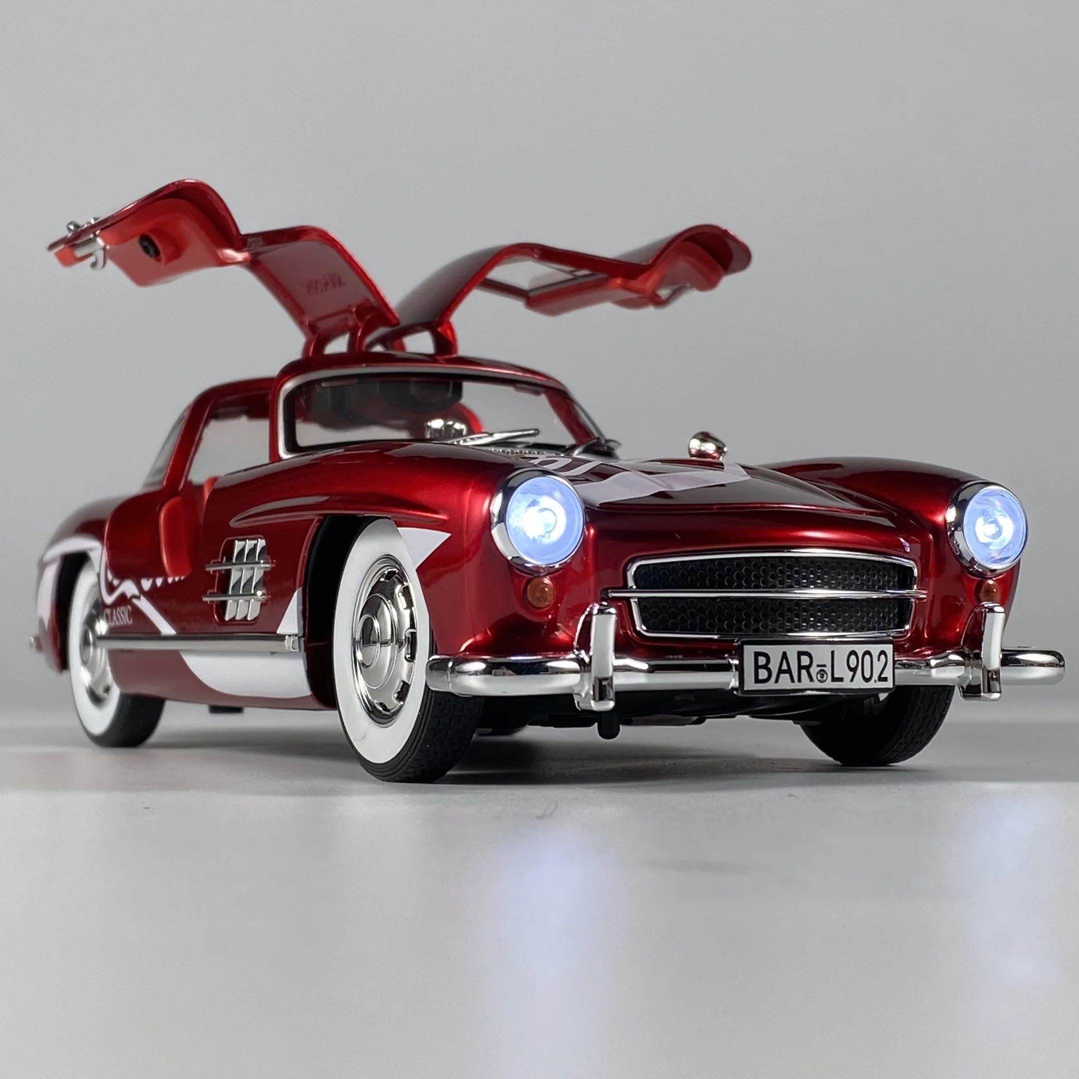 1:24 بنز 300SL كوكا كولا بيبسي كولا الكلاسيكية سيارة عتيقة سبيكة دييكاست نموذج سيارة المقتنيات المنزلية العصرية اللعب حلية عيد ميلاد