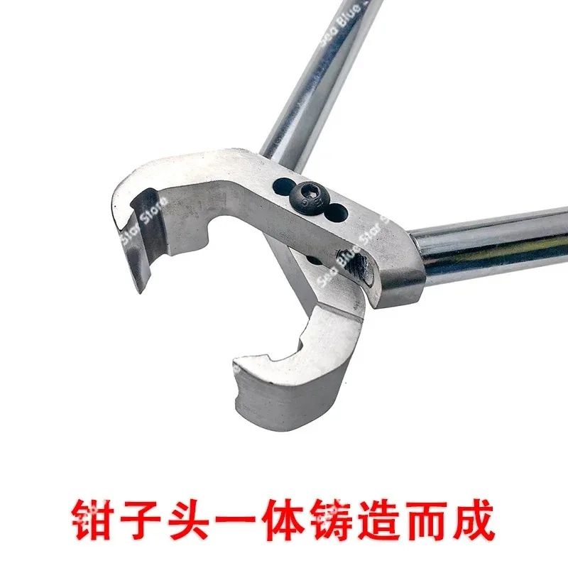 firefighters-emergency-rescue-slow-dismantling-strong-pliers-locksmith-anti-theft-door-panel-dismantling-emergency-rescue
