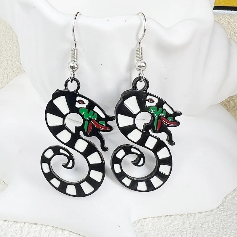 Niche Design Creative Gothic Style Exaggerated Black White Snake Earrings Ladies Halloween Round Earring Party Charm Jewelry