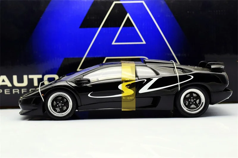 Autoart 1:18 Diablo SV Alloy Fully Open Simulation Limited Edition Alloy Metal Static Car Model Toy Gift