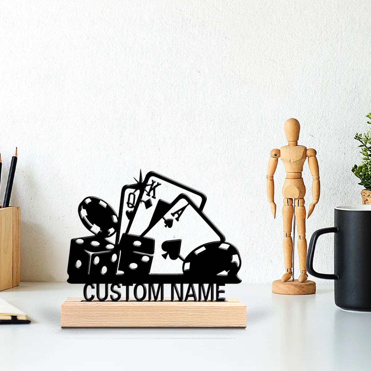 

1 шт. Забавная персонализированная металлическая статуэтка в виде игральных карт с деревянной подставкой, идеальный музыкальный подарок для музыкантов, любителей оркестров, фанатов рок-музыки.