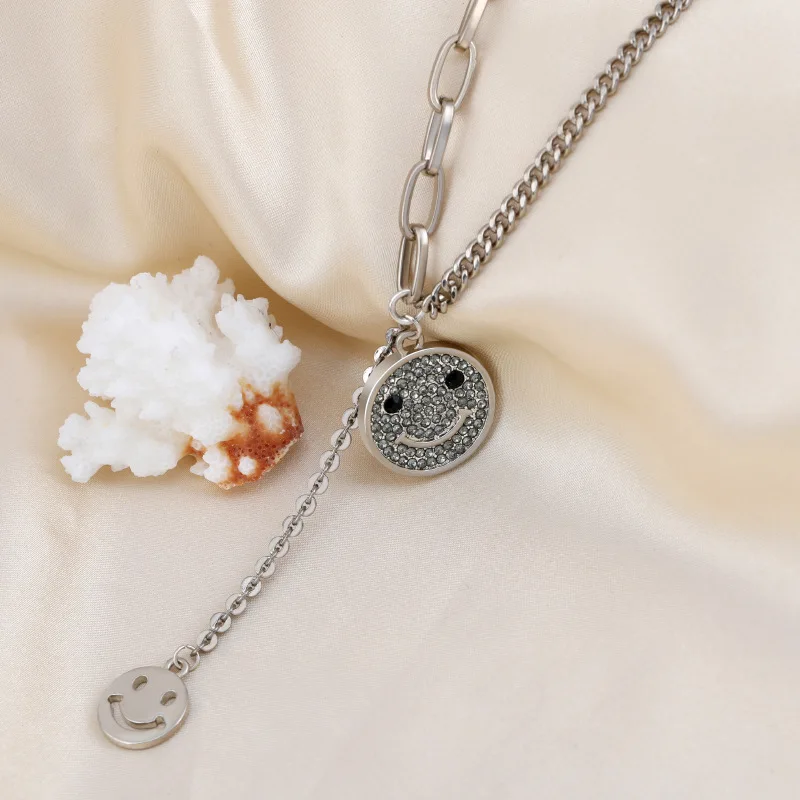 A brand-new multi-purpose autumn and winter smiling face necklace with a classic tassel mid-chain collarbone chain for women