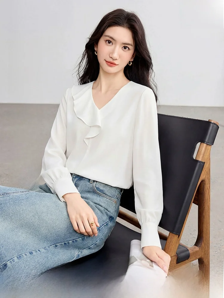 

Elegant Commuter Style Women's Shirt Asymmetrical Hem V-Neck Drapey Fashionable Spring 2026 Chiffon Top Simple Straight Cut