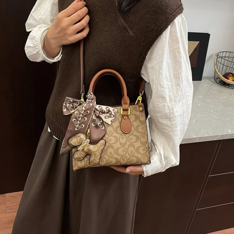 

Women's Tote Bag Made Of Pentagon-Printed Leather Featuring Krakow Casual Vintage Lightweight Soft Commuter Look​