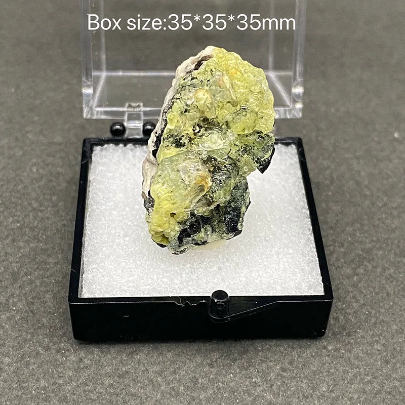100% Natural Green fluorescent jade drop stone gemstone Jewelry accessories jewelry ornaments beads+ Box Size: 35*35*35mm