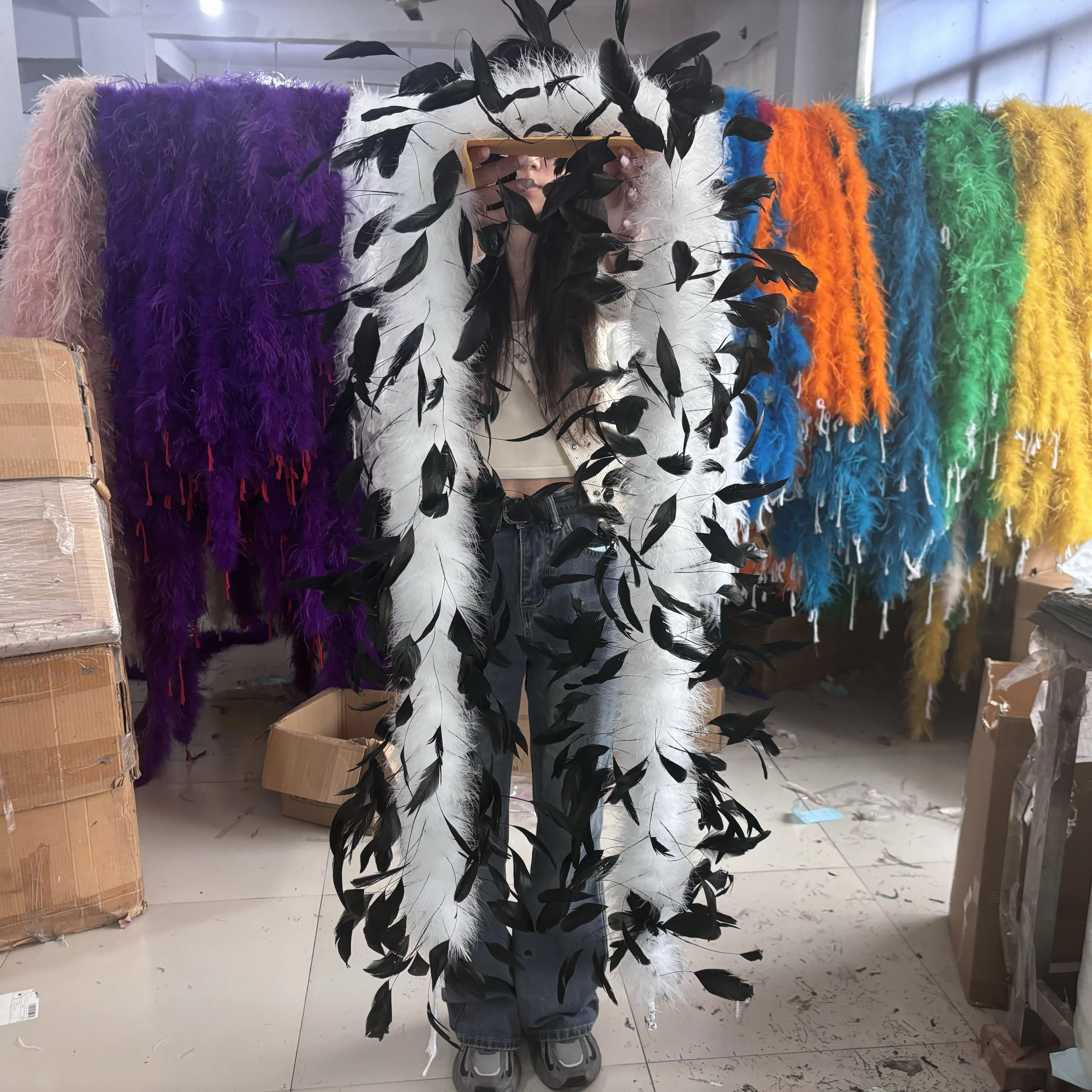 Imagem -02 - Pena de Frango e Marabu Pena Boa 2m Plumas Naturais Xale para Vestido de Casamento Palco Roupas Decoração Artesanato Branco Preto