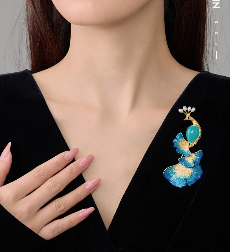 Design inspired paperclip suit accessory, retro high-end elegant and atmospheric peacock enamel chest flower for women view 5
