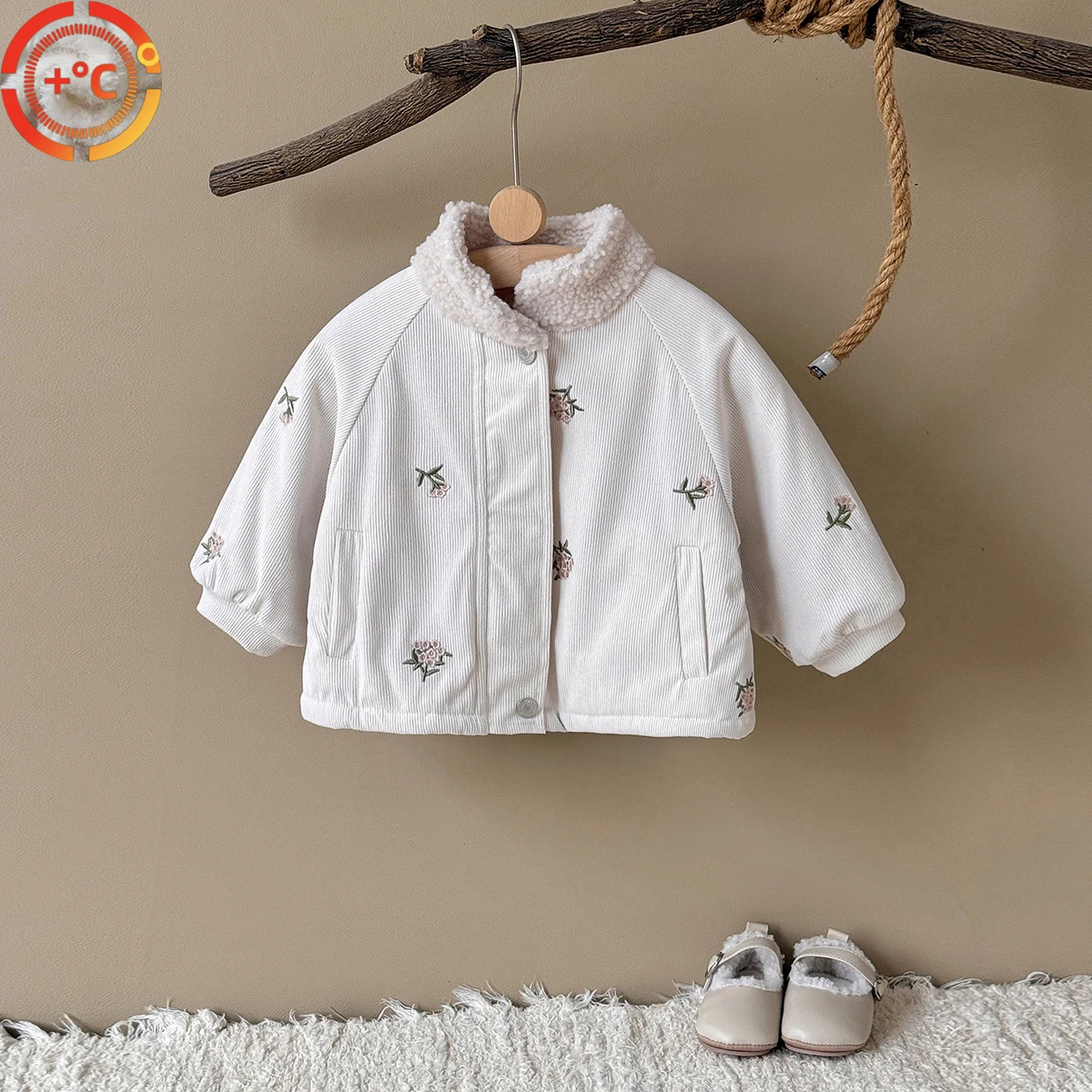 

Осень Зима Детские Хлопок Пальто Малый Цветок Вышитый Меховой Воротник Куртка Дети Одежда Пальто Девочки