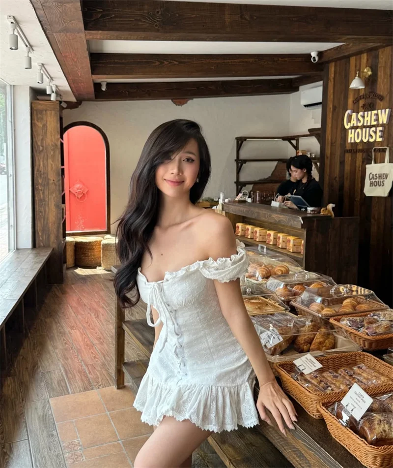 Vestido Feminino Novo Slim Fit Branco Primeiro Amor Bordado Oco com Laço Camadas Manga Curta Mini Vestido