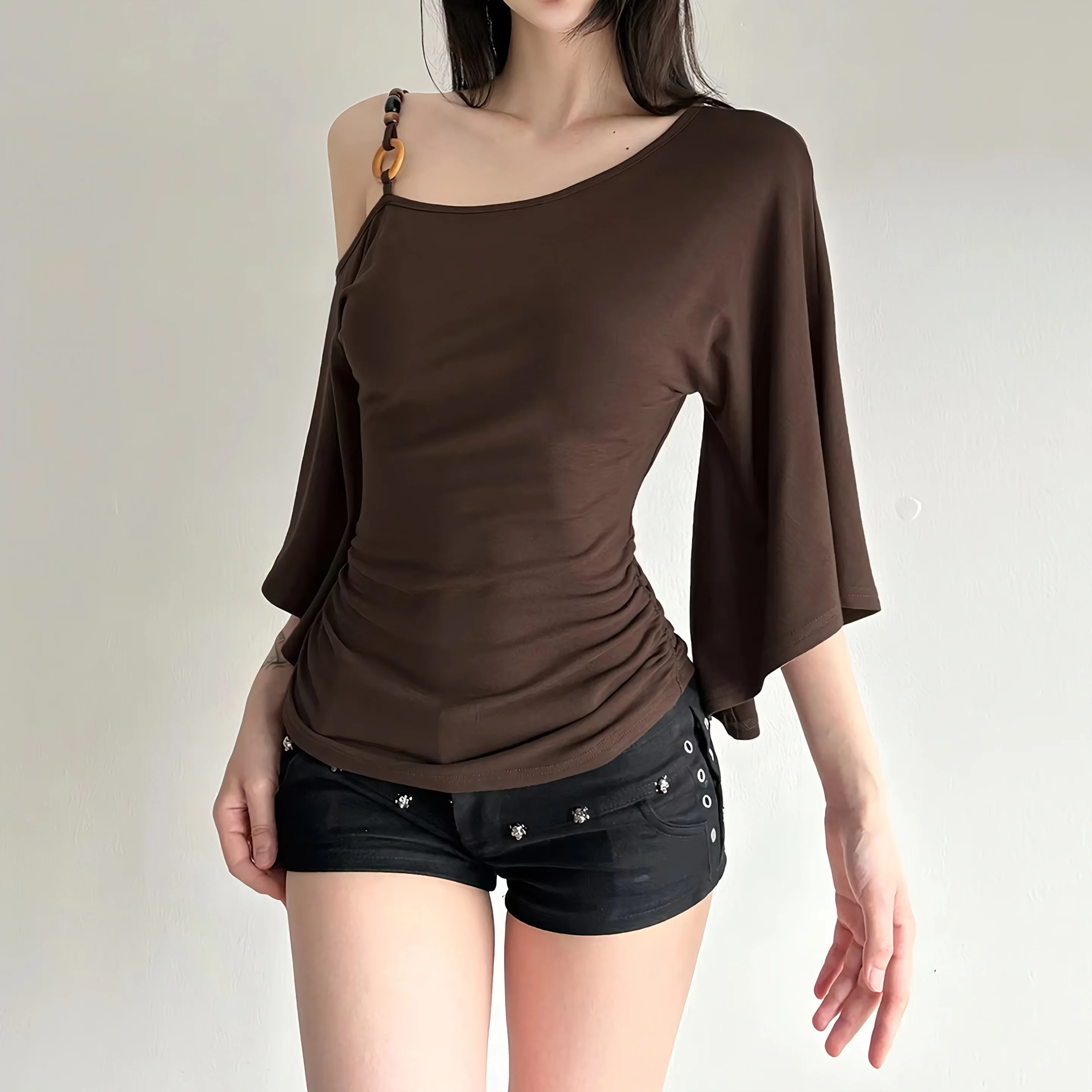 Damen Y2K Holzring One-Shoulder-Top mit ausgestellten Ärmeln, geraffter Taille, schmaler Passform, Vintage Boho Bluse – Detail 5