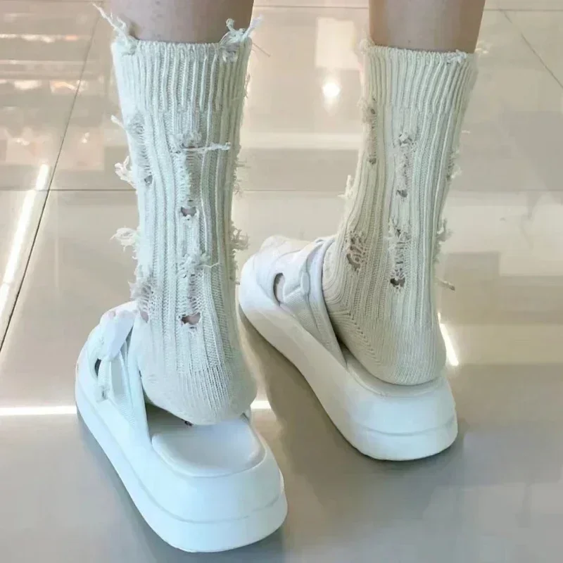 Broken Hole Harajuku ถุงเท้าผู้หญิง Hip-Hop สเก็ตบอร์ดขอทานถุงเท้าผ้าฝ้ายหลอดขนาดกลางถัก Street ถุงน่องอินเทรนด์ calcetines