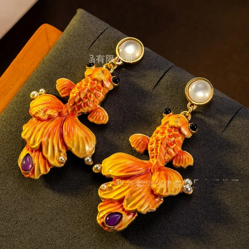 

Medieval Earrings High-end Orange Goldfish Creative Earrings Heavy Industry Fashion Style Exquisite Pearl Dangle Earrings